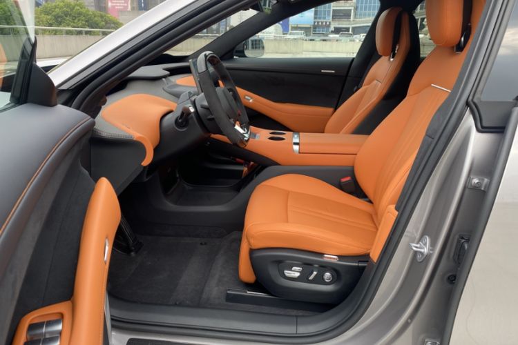 Used  YU7 2025 Ultra-Long Range High-Performance All-Wheel-Drive Max Edition
