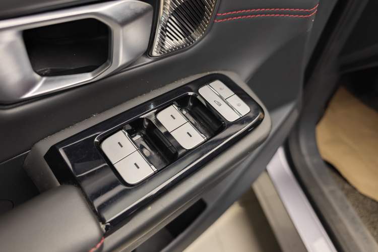 Used JETOUR Dashing 2024 1.5T DCT Starlight Shine Pro Edition
