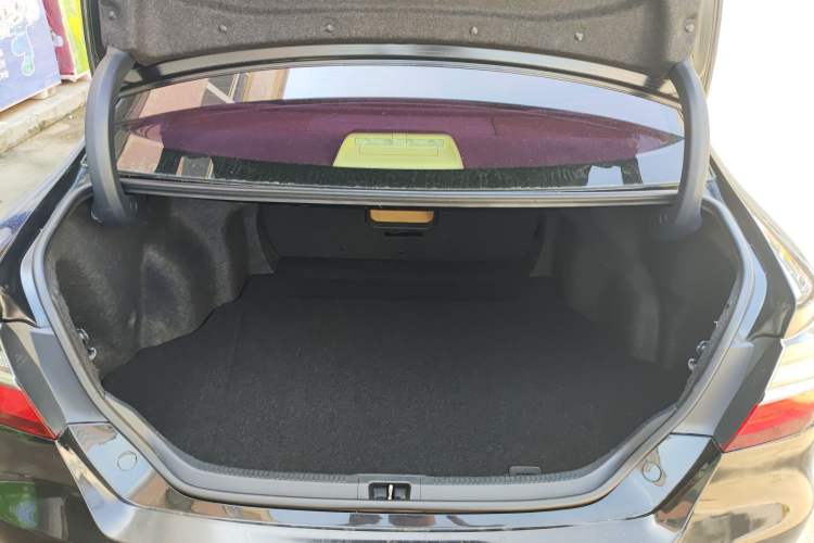 Used Toyota Camry 2016 2.0G 10th Anniversary Leading Edition
