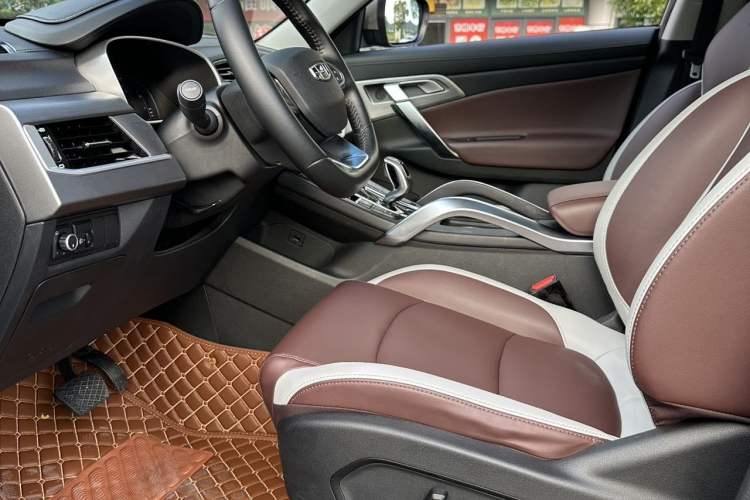 Used Geely Auto Emgrand X7 Sport 2022 1.8TD DCT Zhiya Trim
