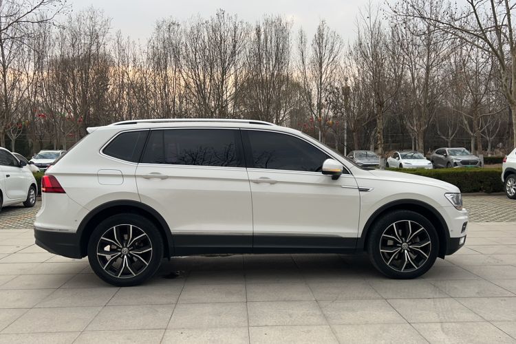 Used Volkswagen Tiguan L 2019 Revised 330TSI Automatic Two-Wheel Drive Smart & Luxury Edition China VI Standard