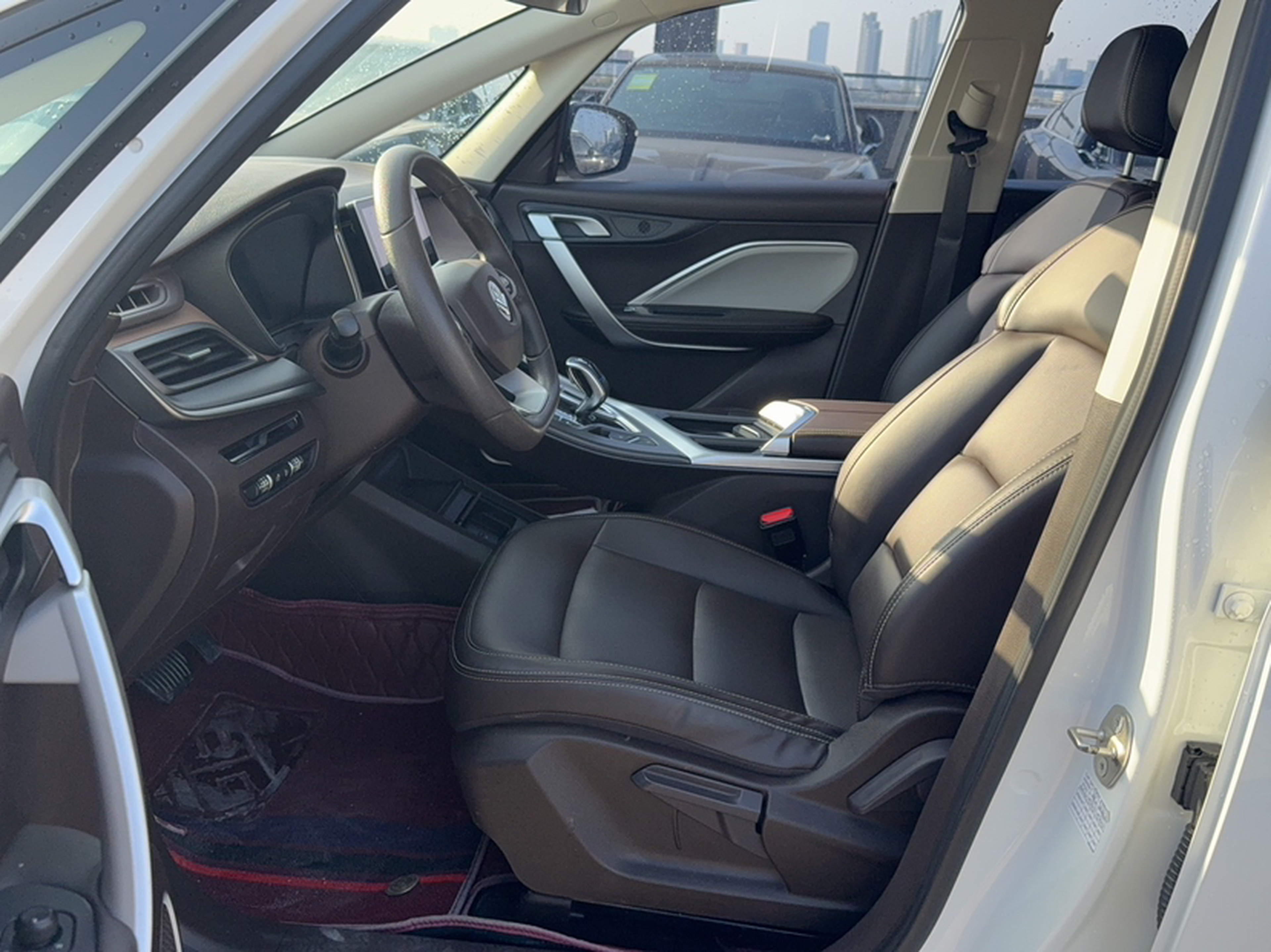 Переднее сиденье в автомобиле