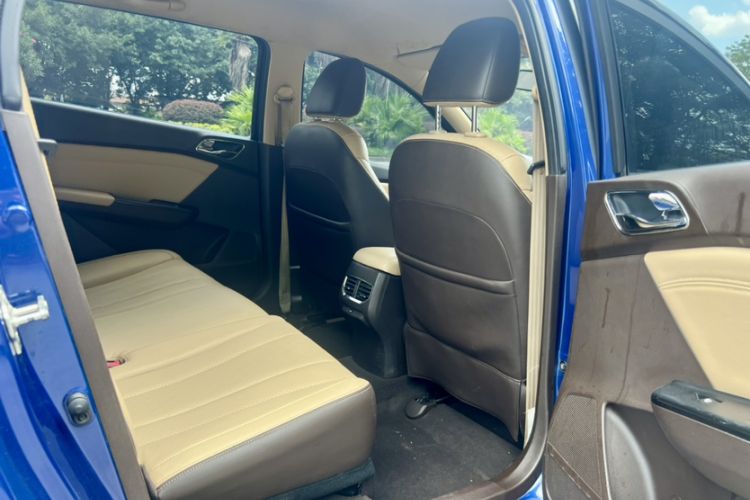 Used Baojun 310W 2017 1.5L Manual Fashion Model China V
