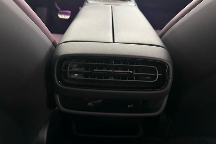 Used  SU7 2024 Four-Wheel Drive Ultra-Long Range Advanced Intelligent Driving Max Edition
