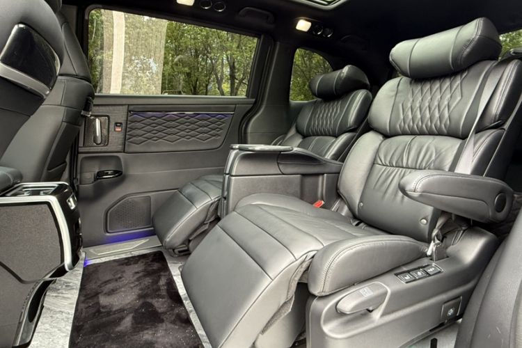 Used Honda Elysion 2024 2.0L eHEV Ultimate Edition
