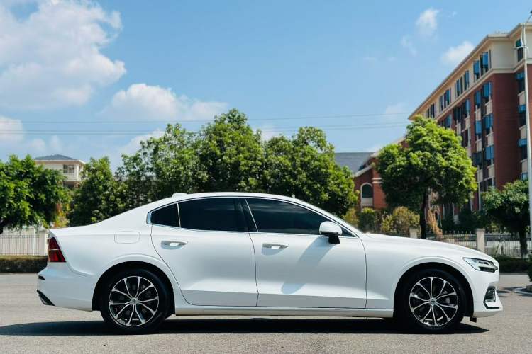 Used Volvo S60 2021 T4 Zhiyi Luxury Edition
