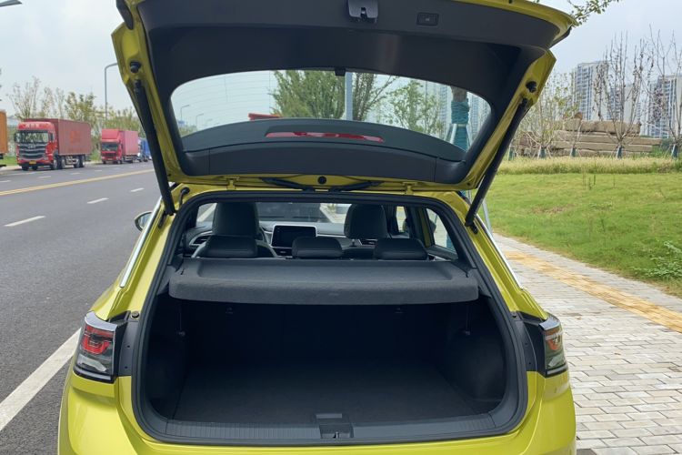 Used Volkswagen T-ROC 2023 300TSI DSG Two-Wheel Drive Starlight Edition
