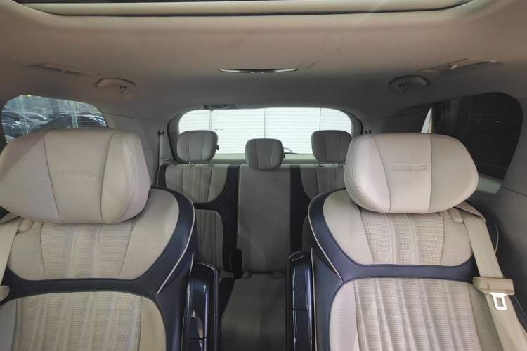 Used Roewe iMAX8 2022 400TGI Celebration Edition
