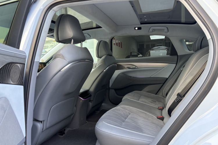 Used VOYAH PASSION 2023 Four-Wheel Drive Standard Edition
