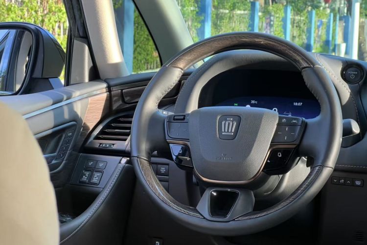 Used Toyota Vellfire 2024 Crown Dual-Engine 2.5L Ultimate Edition
