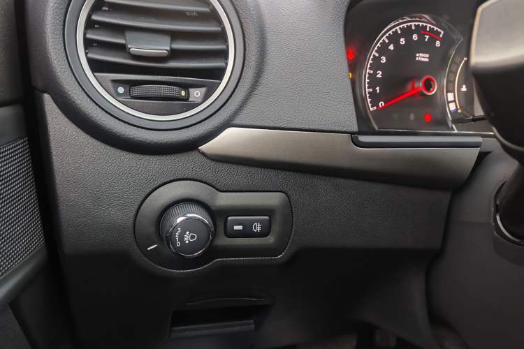 Used Roewe 350 2014 1.5L Automatic Xunda Edition
