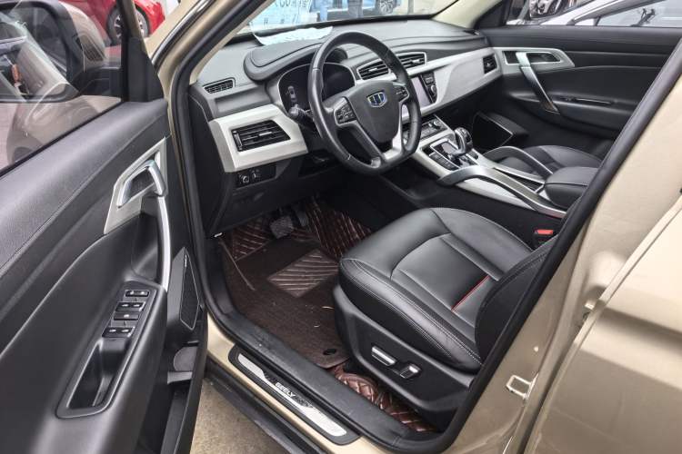 Used Geely Auto Emgrand X7 Sport 2020 1.8TD DCT Two-Wheel Drive Smart Connect 4G-Enabled Version
