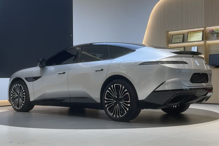 Used  12 2025 Ultra Extended-Range Edition