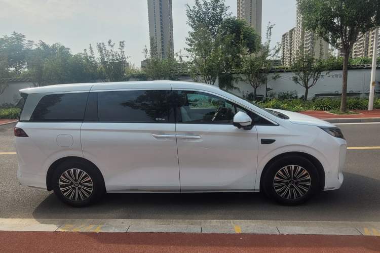 Used BYD Xia 2025 DM-i 1.5T 180km Beyond Edition
