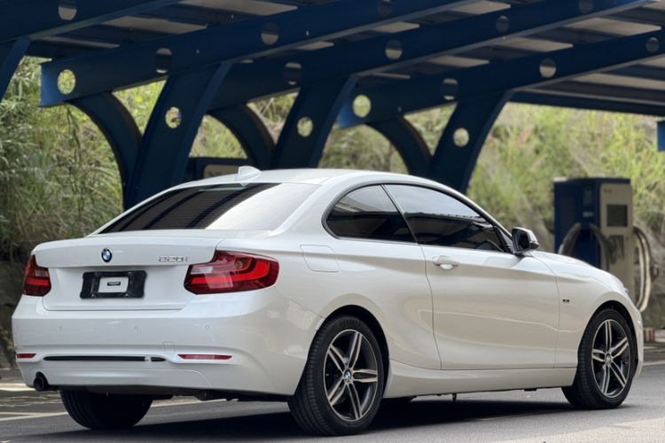 Used BMW 2 Series 2014 220i Sport Design Package
