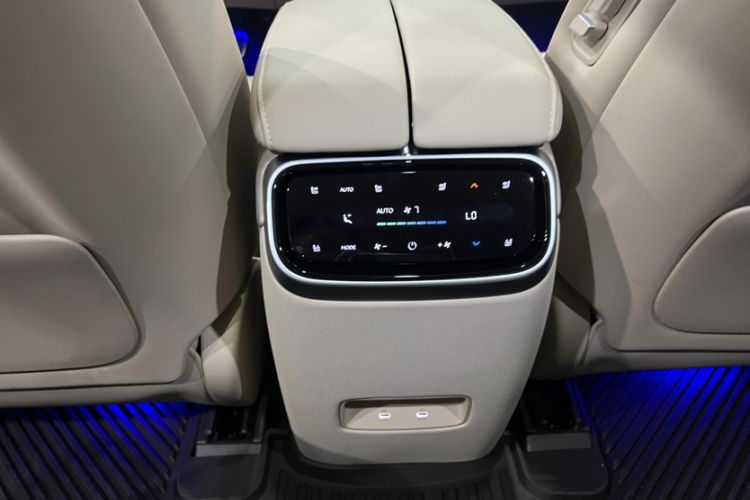 Used Hima AITO M7 2024 1.5T Intelligent Driving Rear-Drive Pro Version 6 Seats
