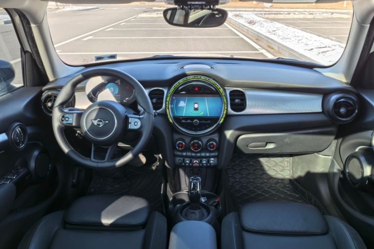 Used  MINI 2022 Updated 1.5T COOPER Artist Five-Door Edition
