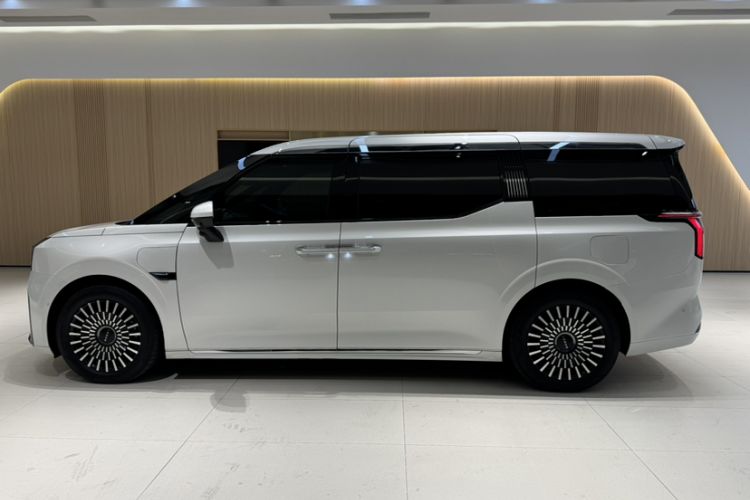 Used Zeekr 009 2024 Six-Seat Executive Version 4WD 108 kWh