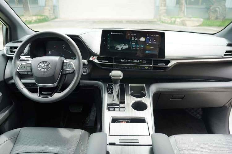 Used Toyota Sienna 2024 2.5L Hybrid Ultimate Edition
