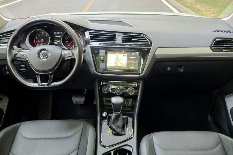 Used Volkswagen Tiguan L 2019 330TSI Automatic Two-Wheel Drive Smart Luxury Version China VI Standard
