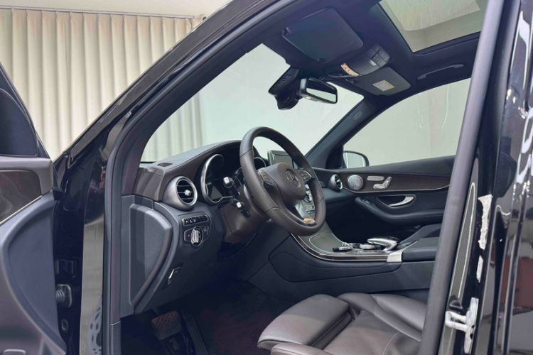 Used Mercedes-Benz GLC 2016 GLC 300 4MATIC Dynamic Model
