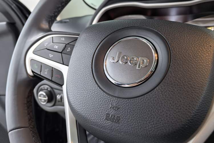 Used  Cherokee 2017 2.0L Superior Edition
