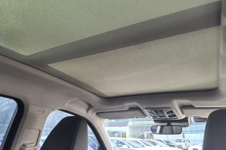 Used Wey VV6 2018 2.0T Two-Wheel-Drive Ultra-Luxury Version China V Standard
