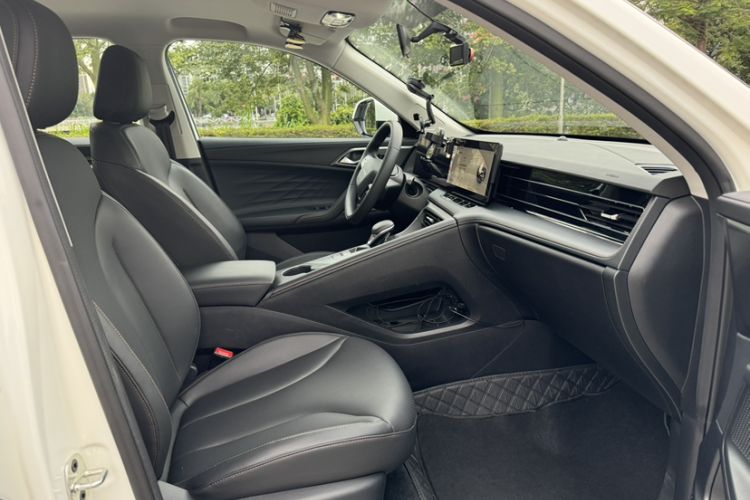 Used Roewe D5X DMH 2024 135 Luxury Edition
