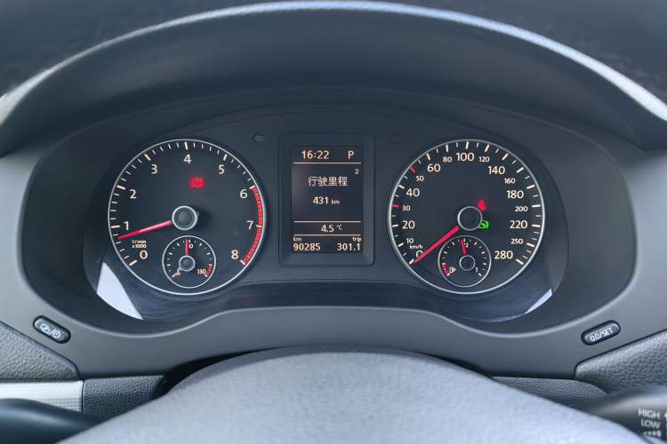 Used Volkswagen Sagitar 2014 Revised Version 1.4TSI Automatic Luxury Edition