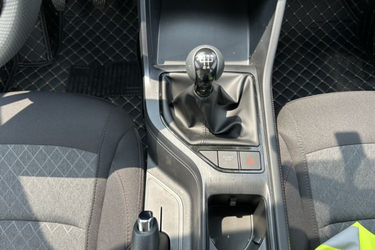 Used Roewe i5 2023 1.5L Manual Comfort Edition
