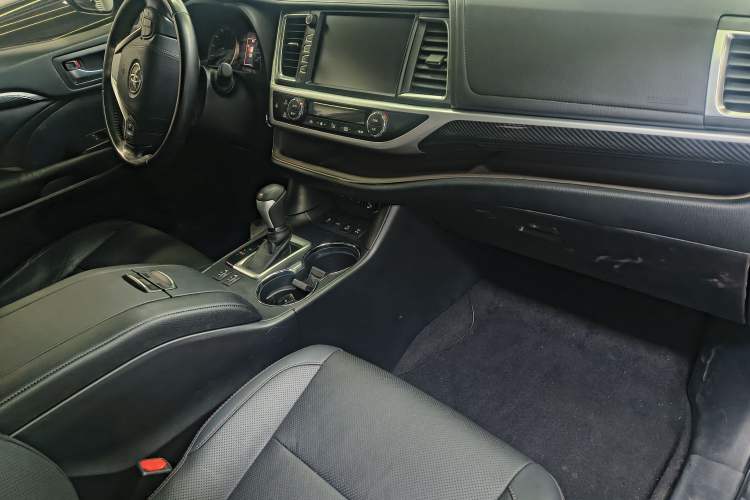 Used Toyota Highlander 2018 2.0T Four-Wheel Drive Luxury Version 7 Seats China VI Standard