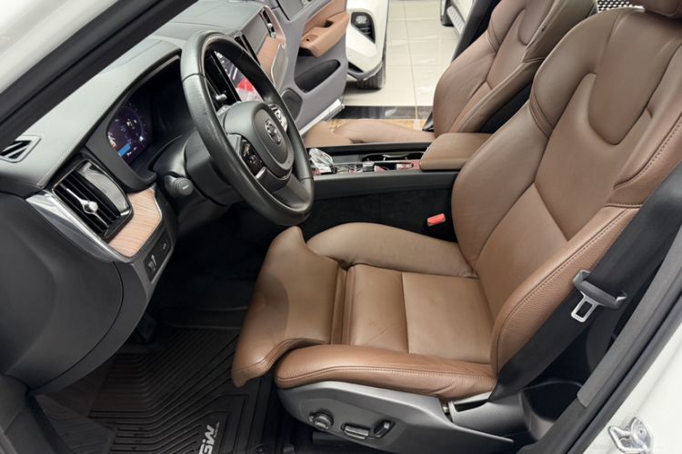 Used Volvo XC60 2022 B5 4x4 Smart Luxury Edition
