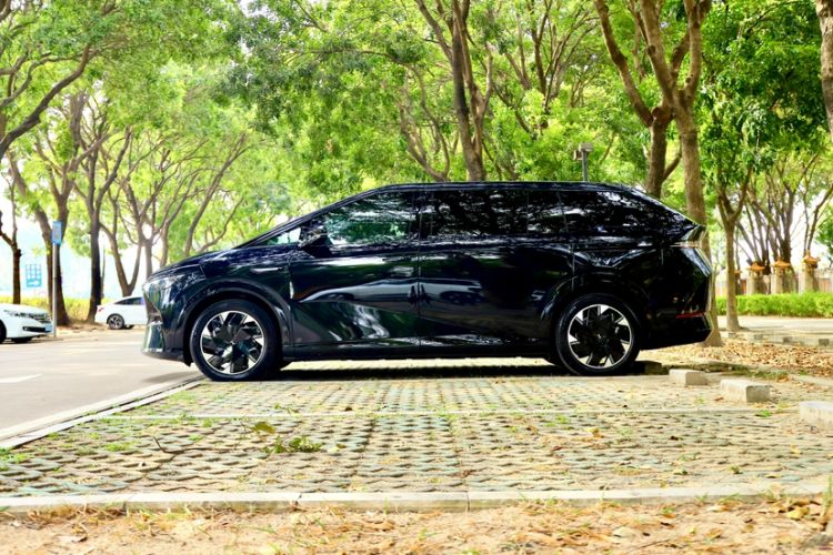 Used XPeng X9 2024 702 Ultra-Long Range Max