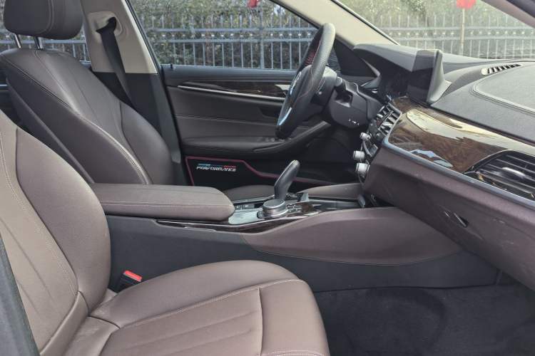 Used BMW 5 Series 2019 525Li Luxury Package
