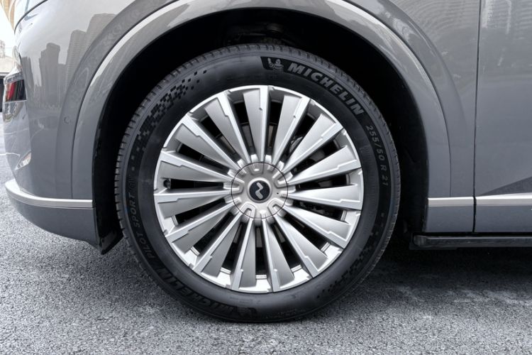 Used ONVO Luxeed L90 2025 Model—Ultra Six-Seater Version
