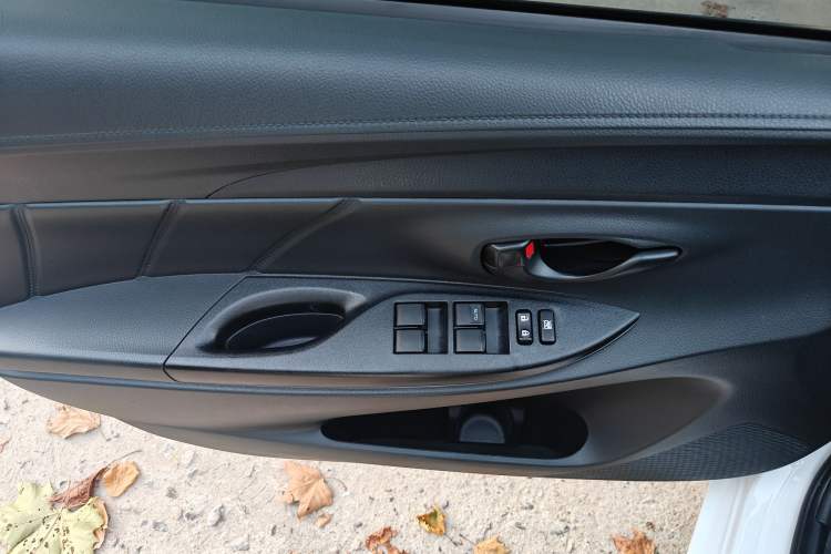 Used Toyota YARiS L 2016 Revised 1.5E CVT Charming Edition
