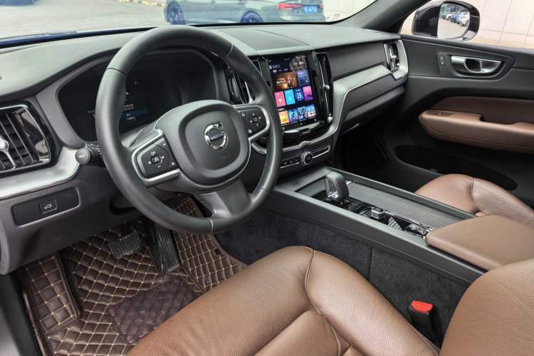 Used Volvo XC60 2025 B5 4x4 Smart Luxury Edition