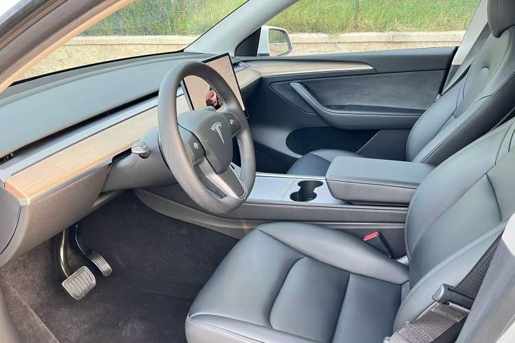 Used Tesla Model Y 2022 Rear-Wheel-Drive Version
