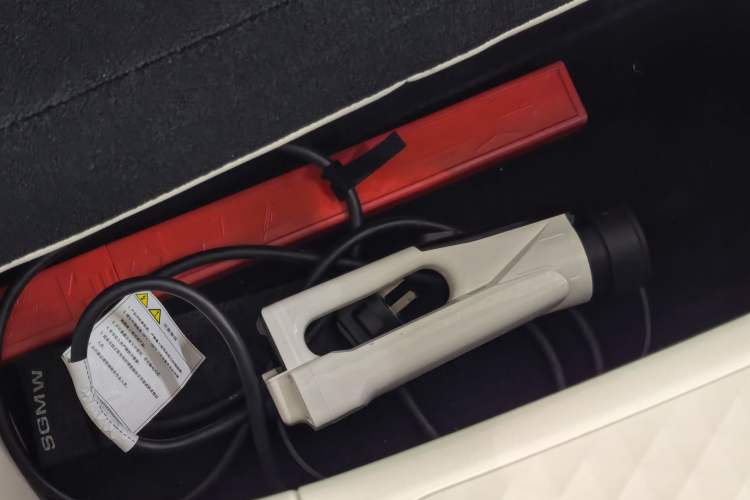 Used Wuling Hongguang MINIEV 2024 3rd Generation 215km Advanced Version
