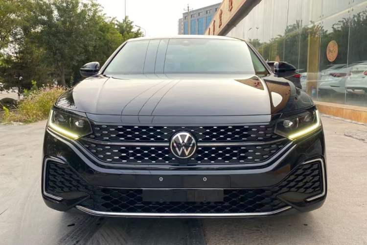 Used Volkswagen Passat 2022 330TSI Starry Luxury Edition – Exclusive Special Edition
