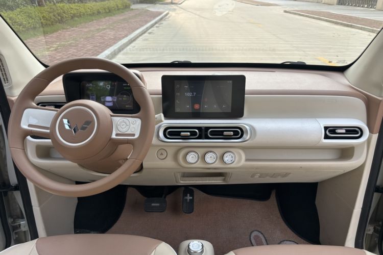 Used Wuling Hongguang MINIEV 2024 3rd Generation 215km Advanced Version
