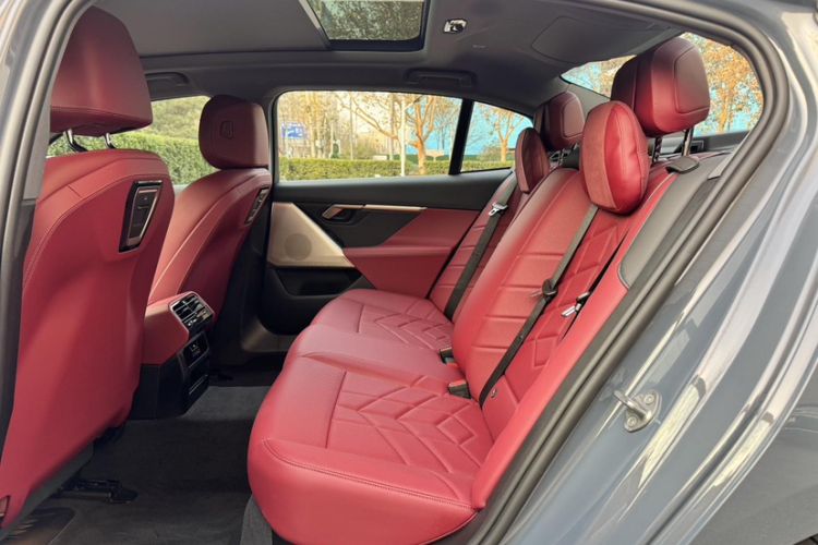 Used BMW i5 2024 eDrive 35L M Sport Package
