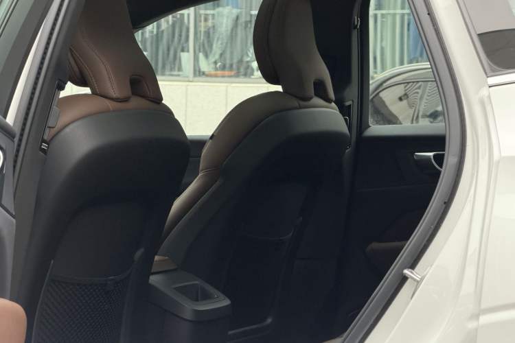 Used Volvo XC60 2025 B5 Four-Wheel Drive Smart & Advanced Luxury Edition
