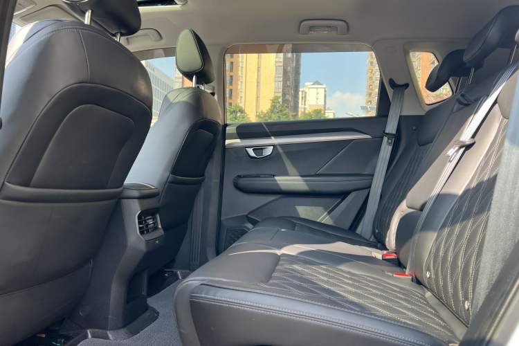 Used Wuling Asta 2022 2.0L DHT Electric-Speed Version
