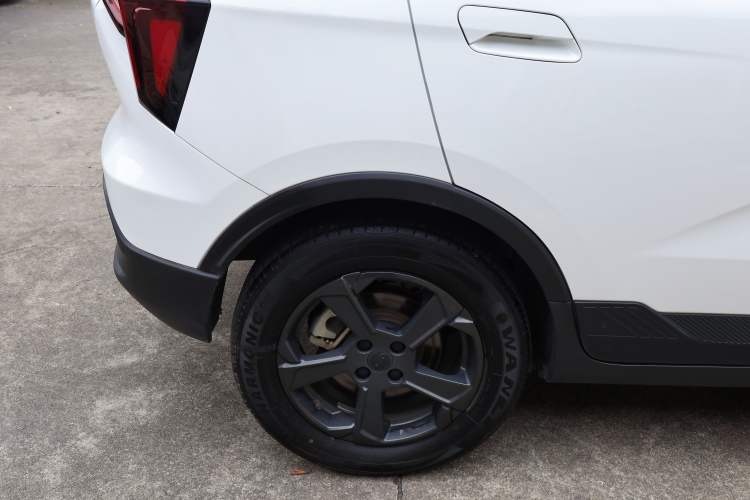 Used Geometry E Firefly 2024 401 km Fluorescent
