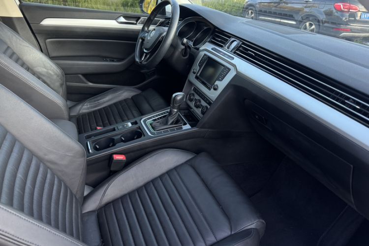 Used Volkswagen Variant 2017 380TSI Two-Wheel Drive Comfort Edition
