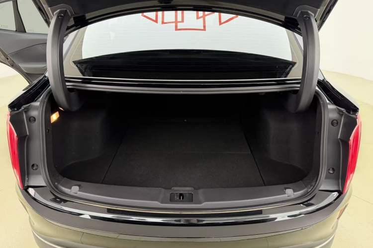 Used Hongqi E-QM5 2022 431 km Charge & Enjoy Edition