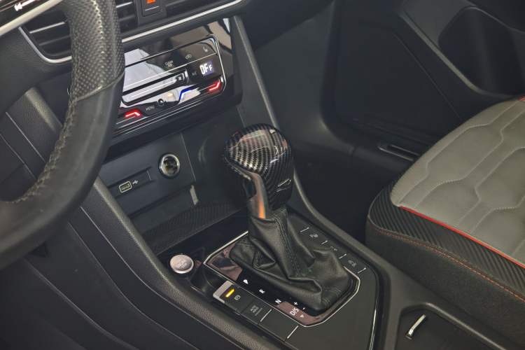 Used Volkswagen Tiguan L 2022 330TSI Automatic Two-Wheel Drive R-Line Flagship Edition
