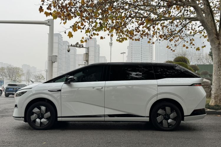 Used XPeng X9 2024 610 Long-Range Pro
