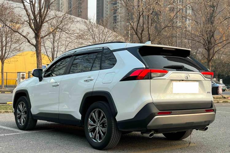 Used Toyota RAV4 2023 2.0L CVT Two-Wheel Drive Fashion Plus Edition
